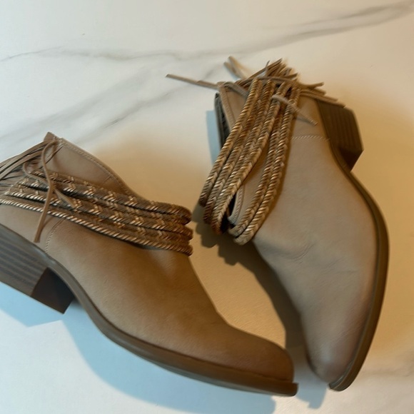 Western Fringe Bohemian Braid BCBGeneration Boot Craftee Bootie - Picture 8 of 11